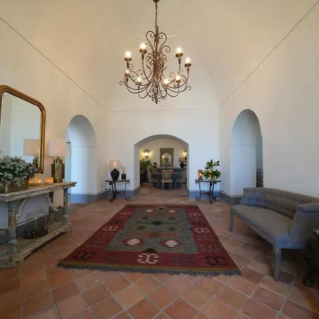 Modern & Private In Unique Location, Pool And Sunset Terrace סורנטו