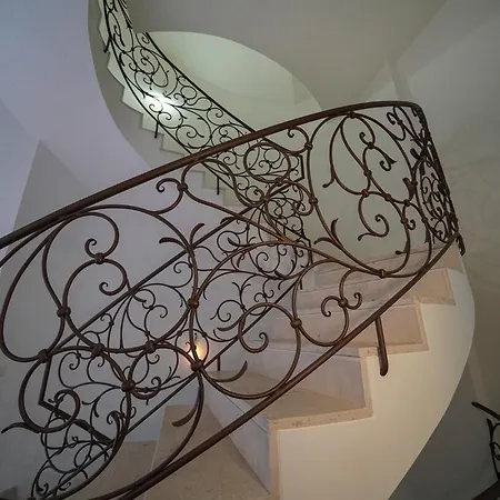 Modern & Private In Unique Location, Pool And Sunset Terrace סורנטו