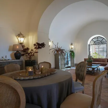 Modern & Private In Unique Location, Pool And Sunset Terrace סורנטו