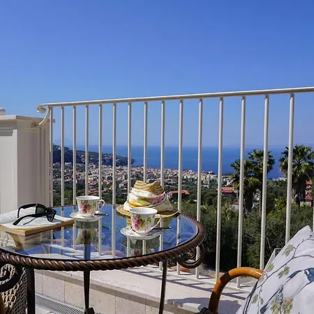 Modern & Private In Unique Location, Pool And Sunset Terrace סורנטו